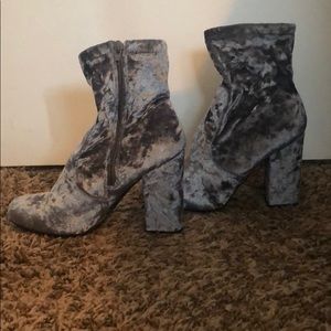 Grey/silver velvet boots